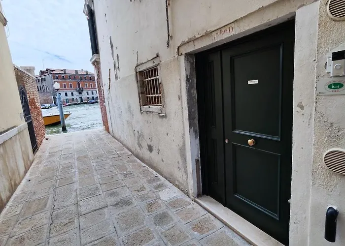 Rubino Flat Canal View * Venice