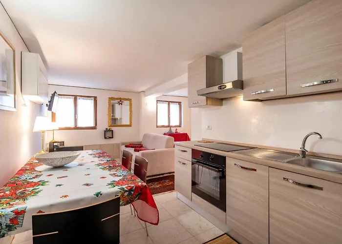 Rubino Flat Canal View *