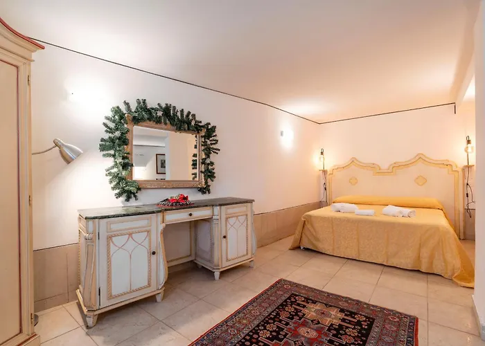 Rubino Flat Canal View