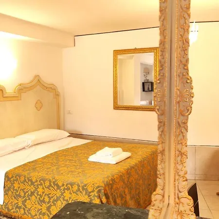 Rubino Flat Canal View