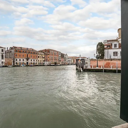 Rubino Flat Canal View Venecia