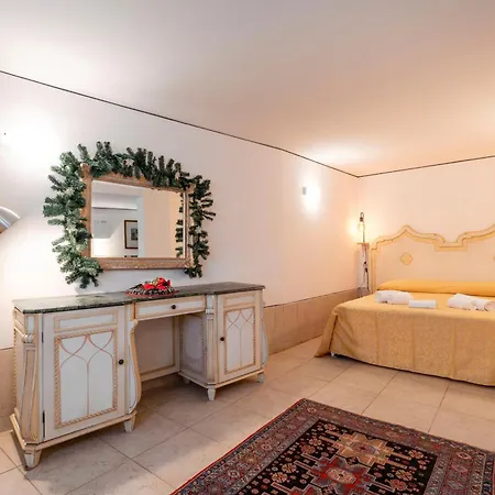 Rubino Flat Canal View