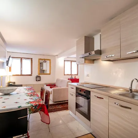 Rubino Flat Canal View Апартаменты Венеция